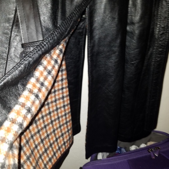 Vintage Racoon collared Leather trench - Picture 6 of 6